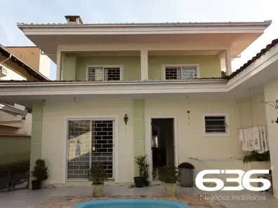 Sobrado com 3 Quartos à venda, 204m² no Atiradores, Joinville