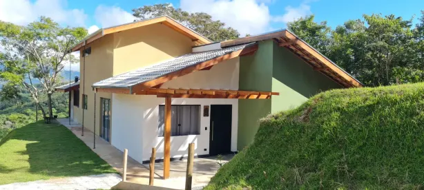 Fazenda/Sítio com 3 Quartos à venda, 1600m² no , Santo Antônio do Pinhal
