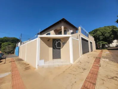 Sobrado com 4 Quartos à venda, 246m² no Vila Planalto, Campo Grande