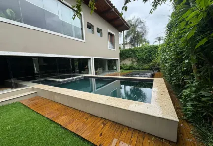 Casa com 5 Quartos para alugar, 645m² no Jardim Everest, São Paulo