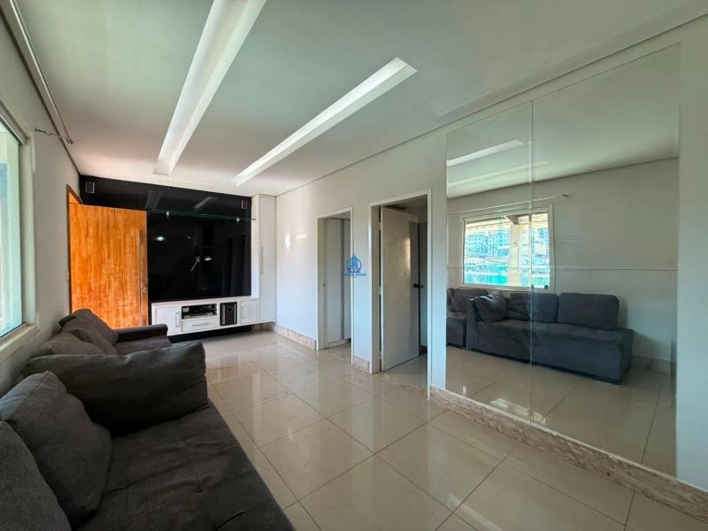 Casa com 3 quartos — Santa Mônica, Belo Horizonte