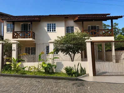 Casa com 4 Quartos para alugar, 230m² no Cacupé, Florianópolis