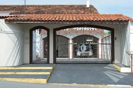 Casa com 3 Quartos à venda, 295m² no Granjas Santa Terezinha, Taubaté