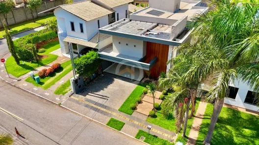 Casa de Condomínio com 4 Quartos à venda, 290m² no Jardins Madri, Goiânia