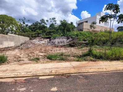 Lote/Terreno com 1 Quarto à venda, 360m² no Jardim Inconfidência, Uberlândia