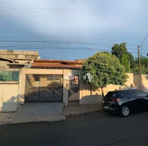 Casa com 3 Quartos à venda, 300m² no São Lourenço, Londrina