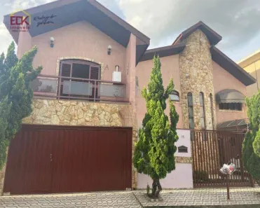 Sobrado com 3 Quartos à venda, 200m² no Vila Aparecida, Taubaté