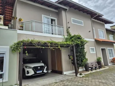 Sobrado com 3 Quartos à venda, 127m² no Glória, Joinville