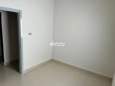 Casa com 3 Quartos para alugar, 160m² no Osvaldo Rezende, Uberlândia