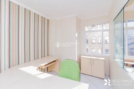 Sala Comercial para alugar, 140m² no Centro Histórico, Porto Alegre