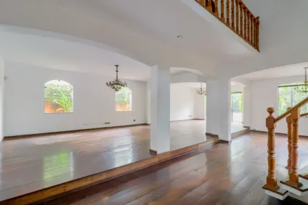 Sobrado com 4 Quartos à venda, 440m² no Boaçava, São Paulo