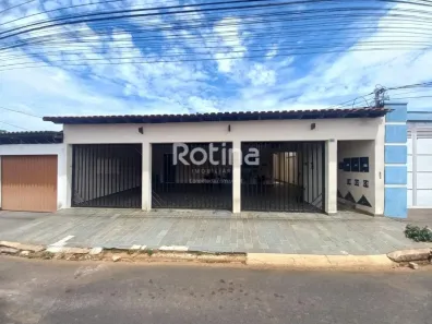 Casa com 2 Quartos para alugar, 60m² no Segismundo Pereira, Uberlândia
