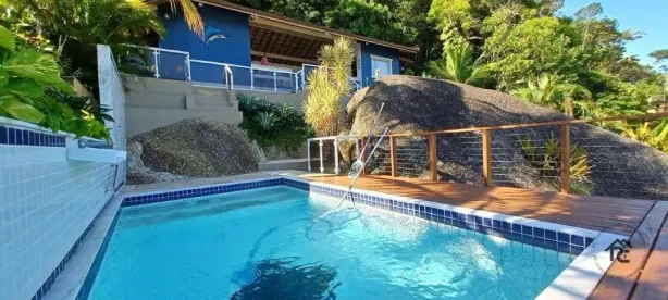 Casa de Condomínio com 3 Quartos à venda, 400m² no Piratininga, Niterói