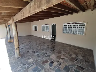 Casa com 3 Quartos para alugar, 195m² no Cidade Jardim, Uberlândia