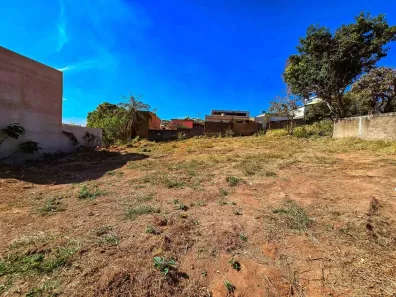 Lote/Terreno à venda, 360m² no Jardim das Acácias, Divinópolis