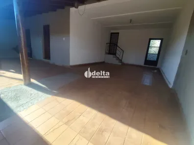 Casa com 4 Quartos para alugar, 262m² no Jaraguá, Uberlândia