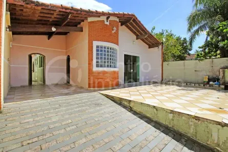 Casa com 3 Quartos à venda, 140m² no Jardim Tres Marias, Peruíbe