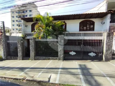 Casa com 4 Quartos à venda, 360m² no Vital Brazil, Niterói