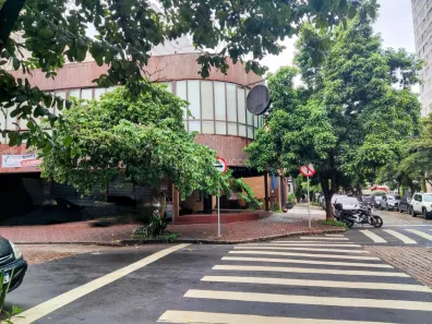 Imóvel Comercial com 2 Quartos para alugar, 451m² no Cambuí, Campinas