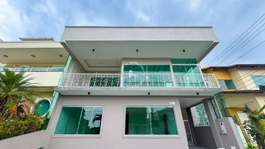 Casa com 4 Quartos à venda, 440m² no Tarumã, Manaus