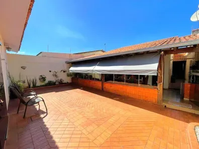 Casa com 3 Quartos à venda, 211m² no Segismundo Pereira, Uberlândia