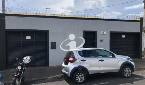 Casa com 5 Quartos para alugar, 300m² no Centro, Uberlândia