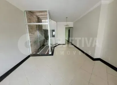 Casa com 3 Quartos à venda, 130m² no Osvaldo Rezende, Uberlândia