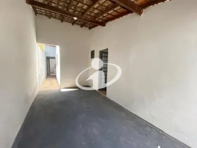 Casa com 4 Quartos para alugar, 140m² no Jardim das Palmeiras, Uberlândia