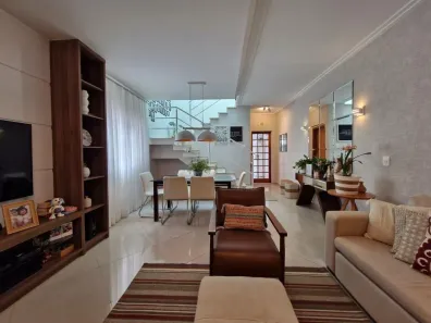 Casa com 3 Quartos à venda, 200m² no Jardim Satélite, São José dos Campos