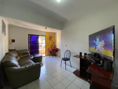 Casa com 3 Quartos à venda, 225m² no Laranjeiras, Uberlândia