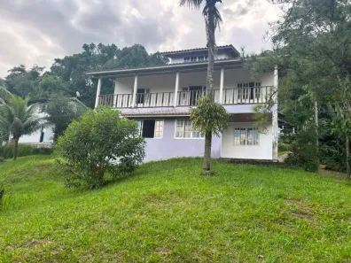 Casa com 4 Quartos para alugar, 210m² no Centro, Guapimirim