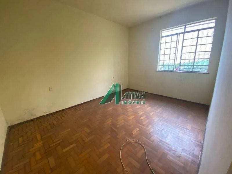 Casa com 3 quartos — Sagrada Família, Belo Horizonte