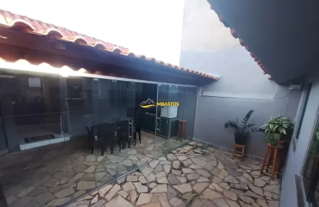 Casa com 3 Quartos à venda, 150m² no Carajás, Contagem