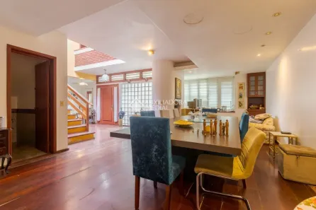 Casa com 4 Quartos à venda, 300m² no Medianeira, Porto Alegre