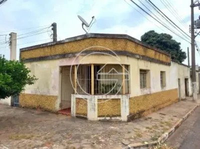 Casa com 2 Quartos à venda, 206m² no Centro, Marília