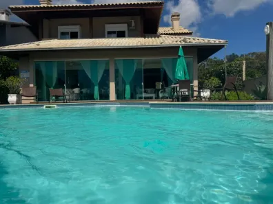 Casa com 5 Quartos para alugar, 380m² no Praia do Estaleirinho, Balneário Camboriú