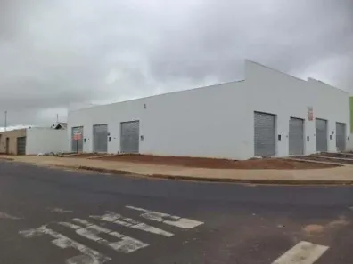 Ponto Comercial para alugar, 140m² no Loteamento Residencial Pequis, Uberlândia