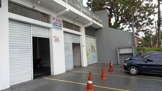 Ponto Comercial para alugar, 100m² no Jardim Maria Tereza, Cotia