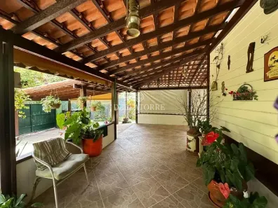 Casa com 4 Quartos à venda, 211m² no Albuquerque, Teresópolis