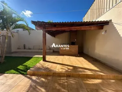 Casa com 3 Quartos à venda, 180m² no Segismundo Pereira, Uberlândia