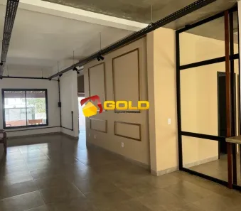 Casa com 3 Quartos para alugar, 230m² no Osvaldo Rezende, Uberlândia