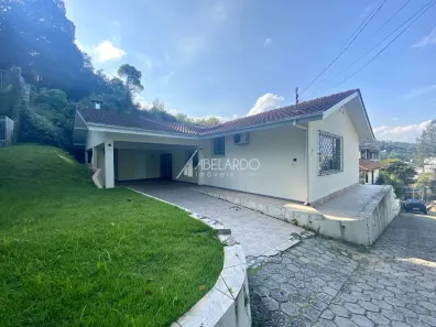 Casa com 3 Quartos para alugar, 160m² no Centro, Blumenau