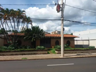 Casa com 4 Quartos para alugar, 437m² no Centro, Uberaba