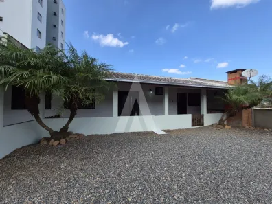 Casa com 2 Quartos para alugar, 99m² no Iririú, Joinville