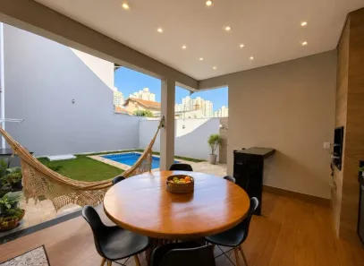 Sobrado com 4 Quartos à venda, 261m² no Mansões Santo Antônio, Campinas