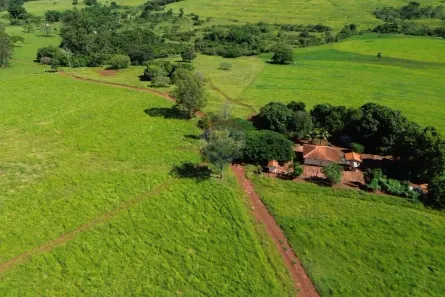 com 3 Quartos à venda, 2180000m² no Vila Zacharias, Cajuru