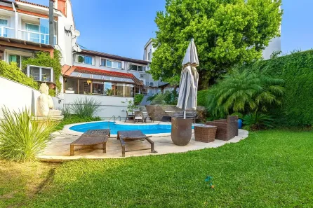 Casa com 4 Quartos à venda, 282m² no Chácara das Pedras, Porto Alegre