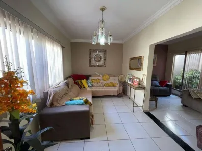 Casa com 4 Quartos à venda, 206m² no Nossa Senhora da Abadia, Uberaba