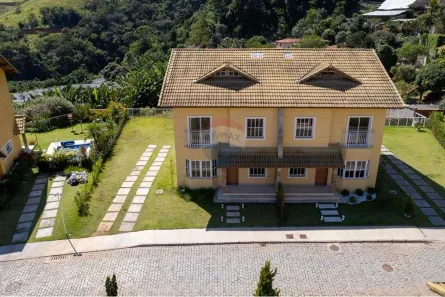 Casa de Condomínio com 4 Quartos à venda, 213m² no Itaipava, Petrópolis