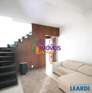 Casa com 3 Quartos para alugar, 240m² no Cidade Monções, São Paulo